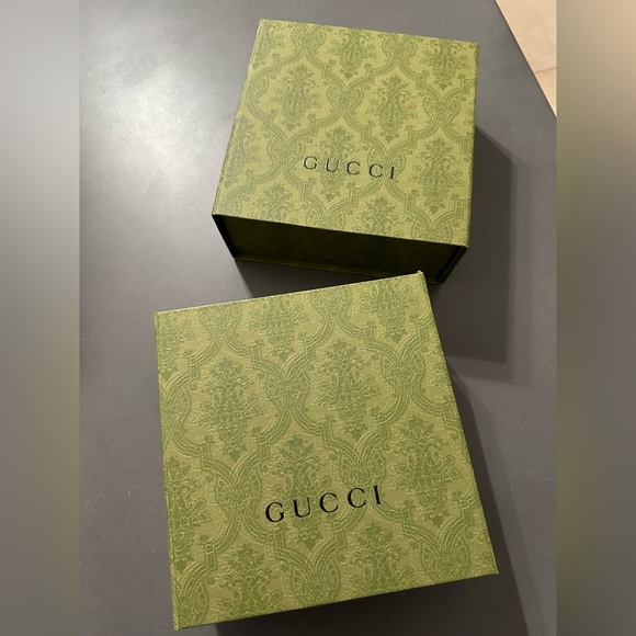 Gucci box, ribbon and care booklet - Picture 3 of 4